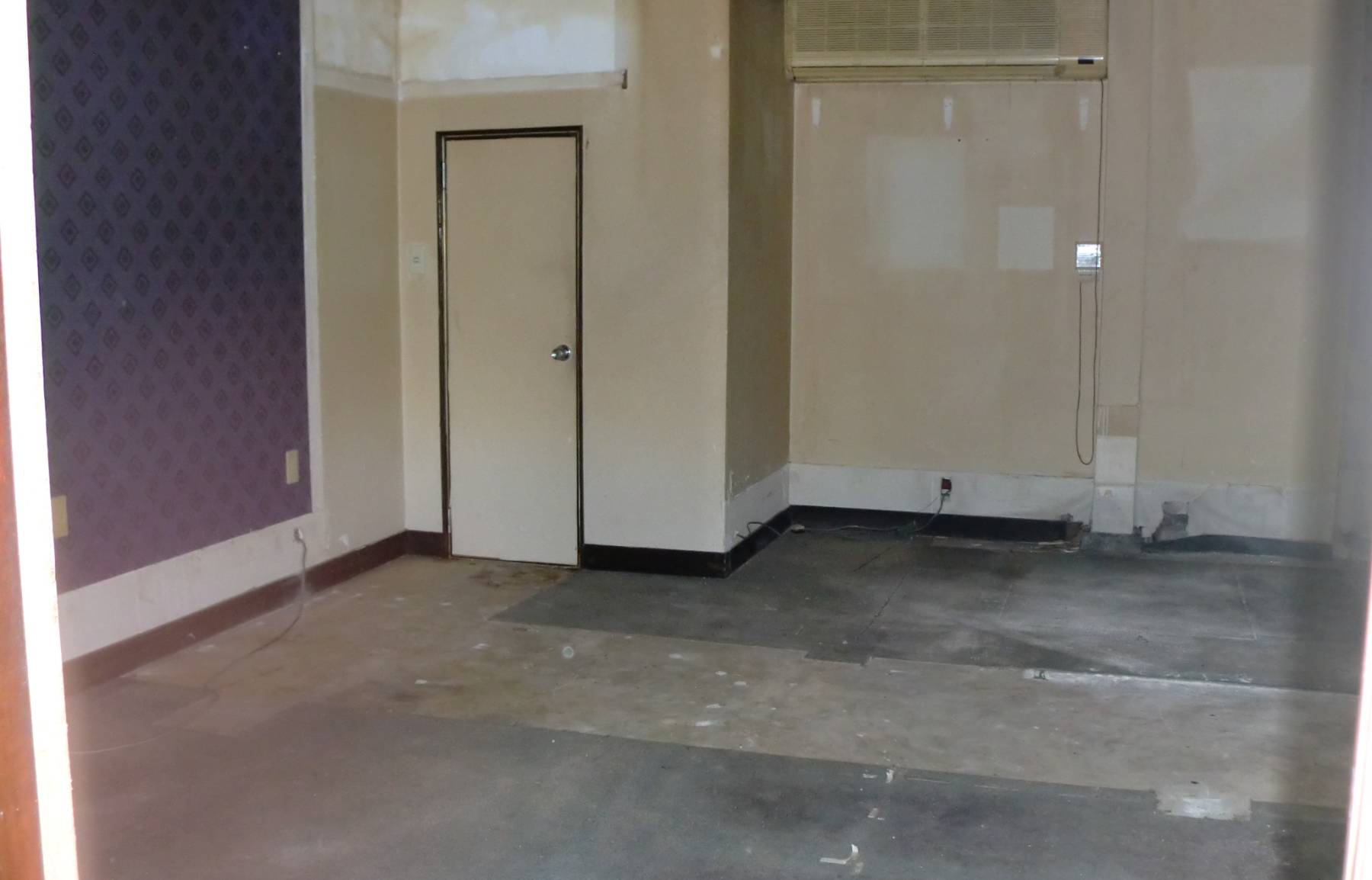 アバンティーテナント1号の写真