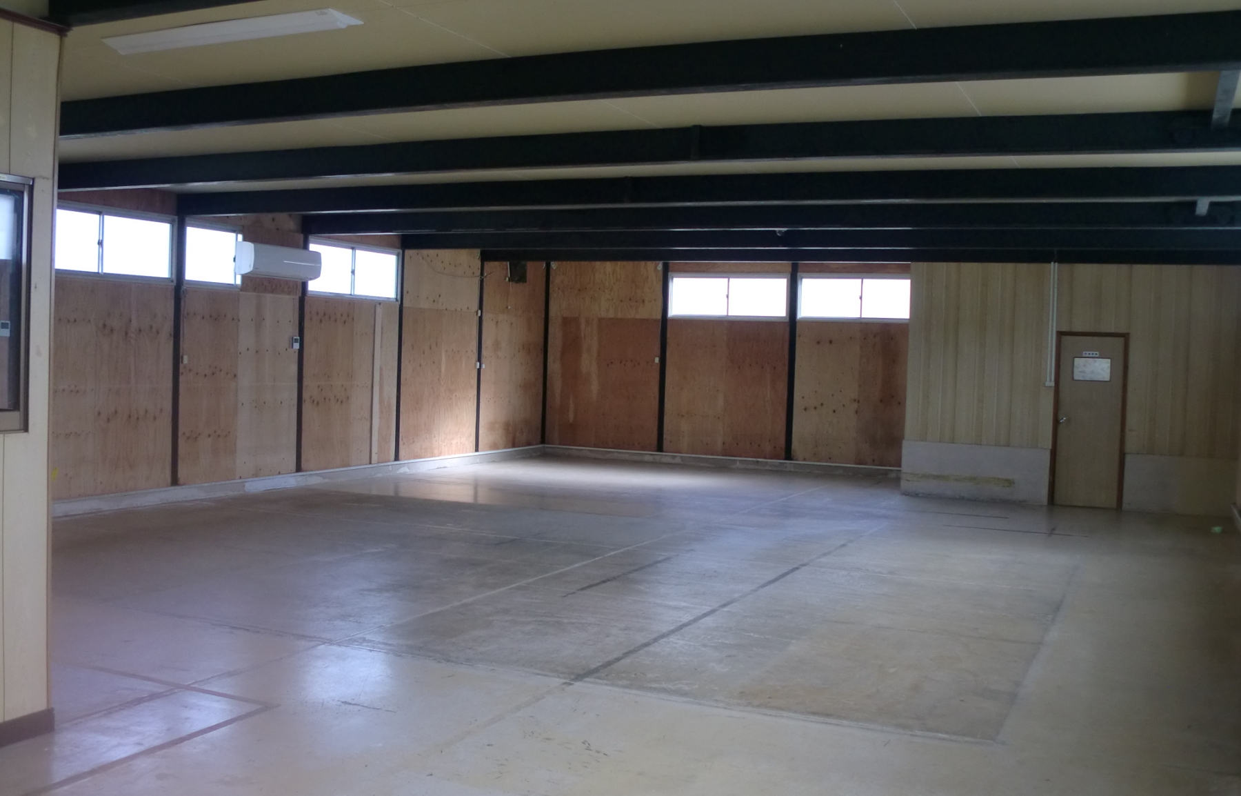 築山倉庫の写真