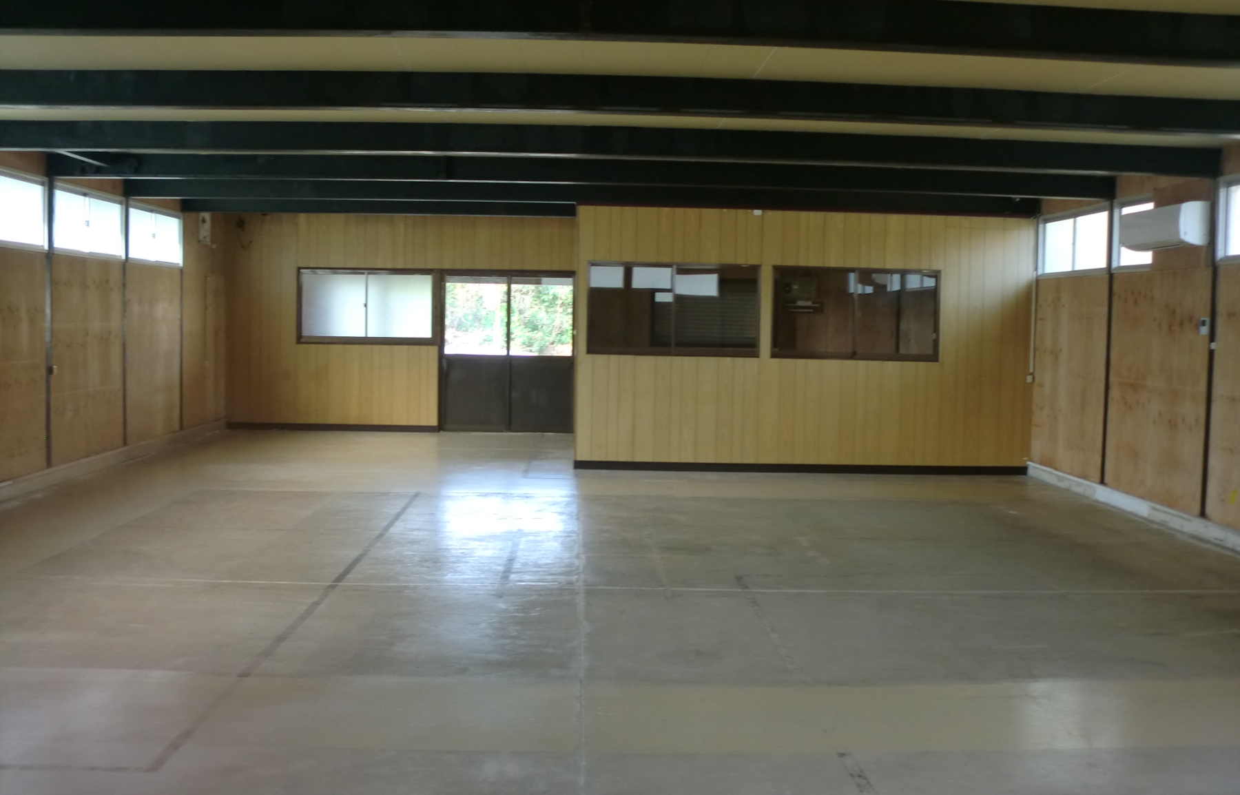 築山倉庫の写真