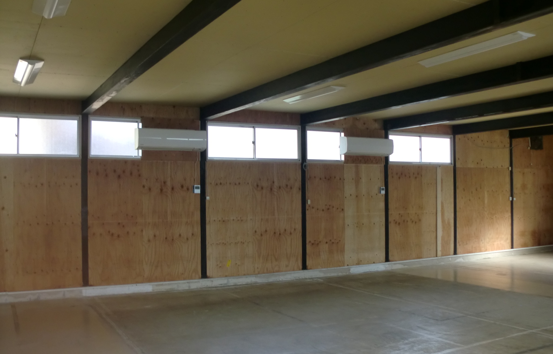 築山倉庫の写真